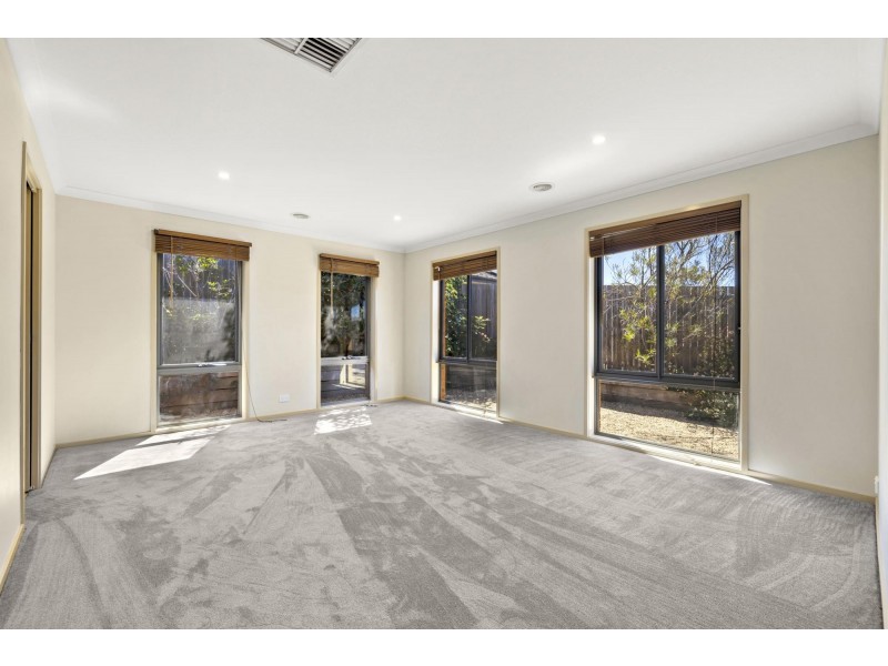 21 Lucy Beeton Crescent, Bonner ACT 2914