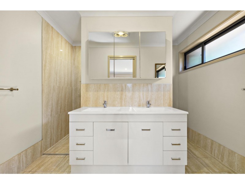 21 Lucy Beeton Crescent, Bonner ACT 2914