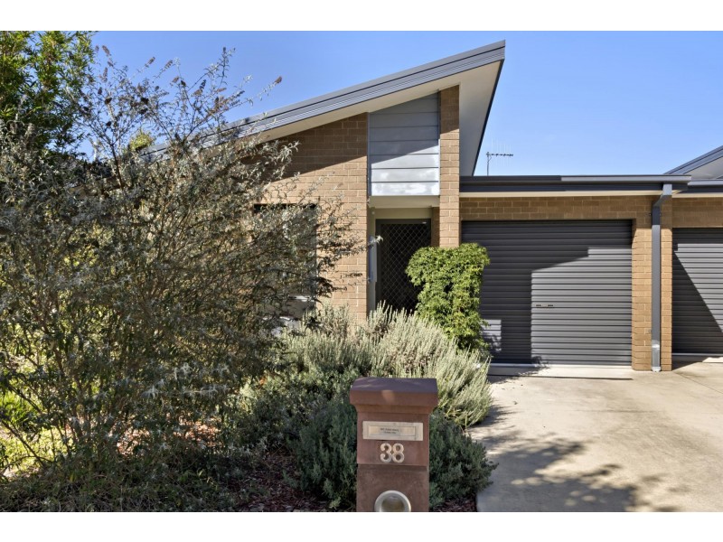 38 Yerradhang Street, Ngunnawal ACT 2913