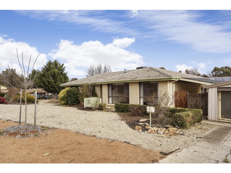 8 Macintyre Place, Charnwood ACT 2615