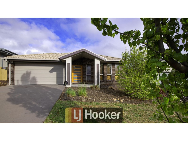 33 Jean MacNamara Street, Macgregor ACT 2615