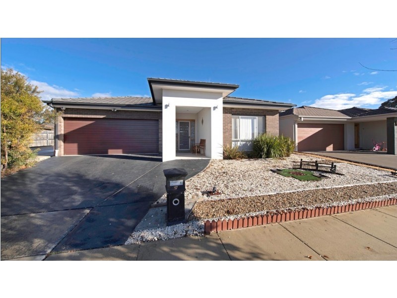 17 Hesba Brinsmead Street, Franklin ACT 2913
