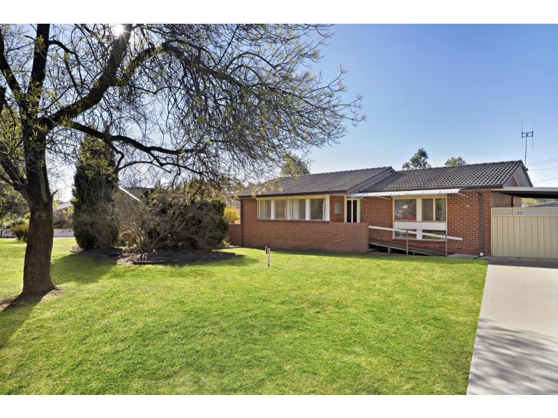 28 Lindrum Crescent, Holt ACT 2615