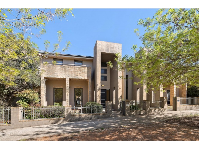 8 Devlin Street, Gungahlin ACT 2912
