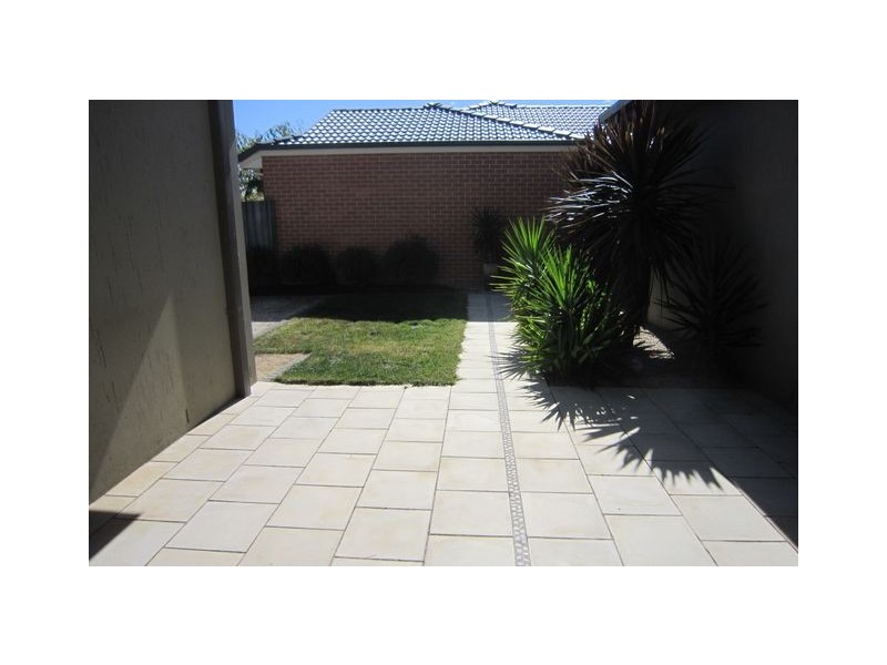 25 Hanrahan Crescent, Dunlop ACT 2615