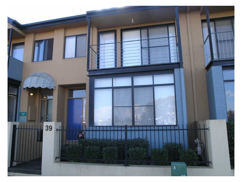 39 Anthony Rolfe Avenue, Gungahlin ACT 2912