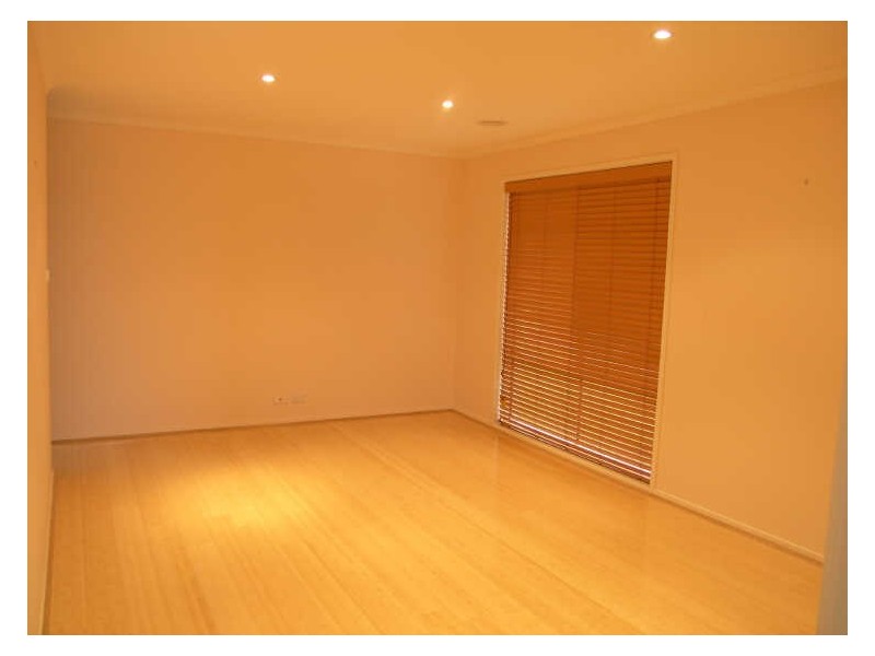 16 Helen Leonard Cres, Forde ACT 2914