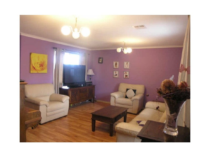 8 Buru Crescent, Ngunnawal ACT 2913