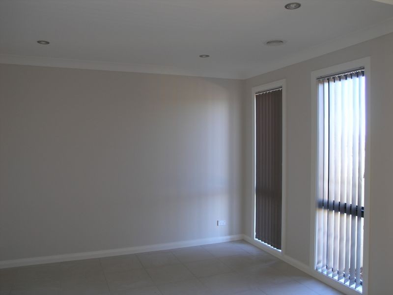 15 Lansdown Crescent, Casey ACT 2913