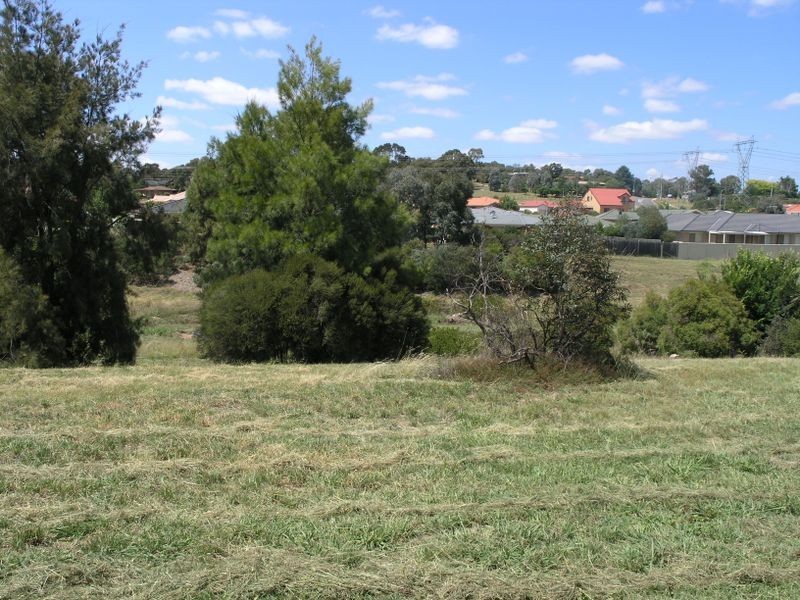 14 Leonard Close, Dunlop ACT 2615