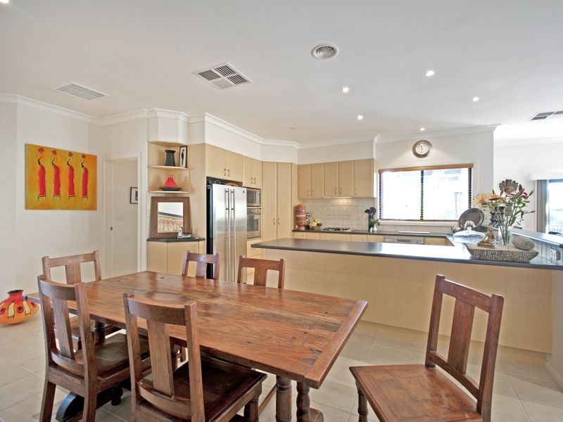 2 Wendy Ey Place, Nicholls ACT 2913