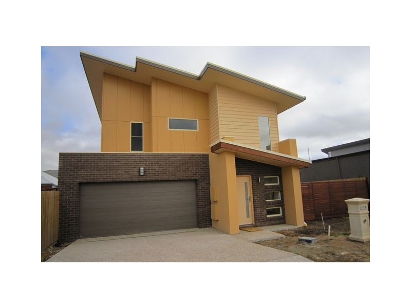 11 Jack Ryan Street, Forde ACT 2914