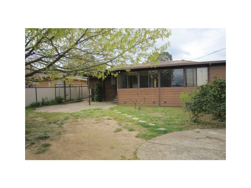 92 Chuculba Crescent, Giralang ACT 2617