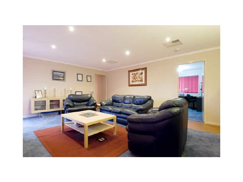 10 Fairlight Street, Dunlop ACT 2615