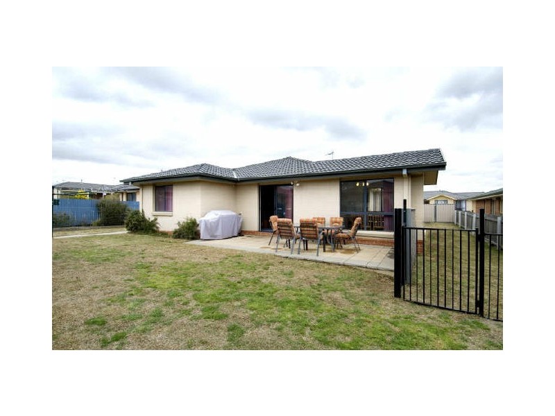 10 Fairlight Street, Dunlop ACT 2615