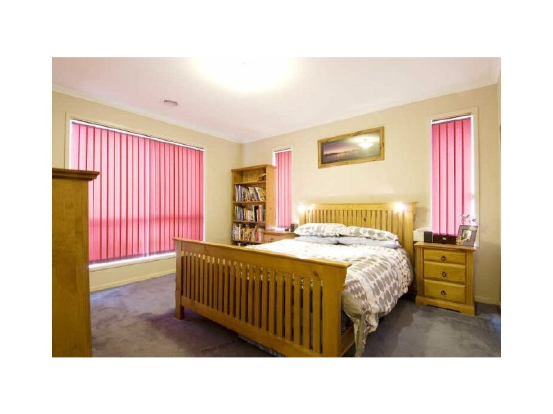 10 Fairlight Street, Dunlop ACT 2615