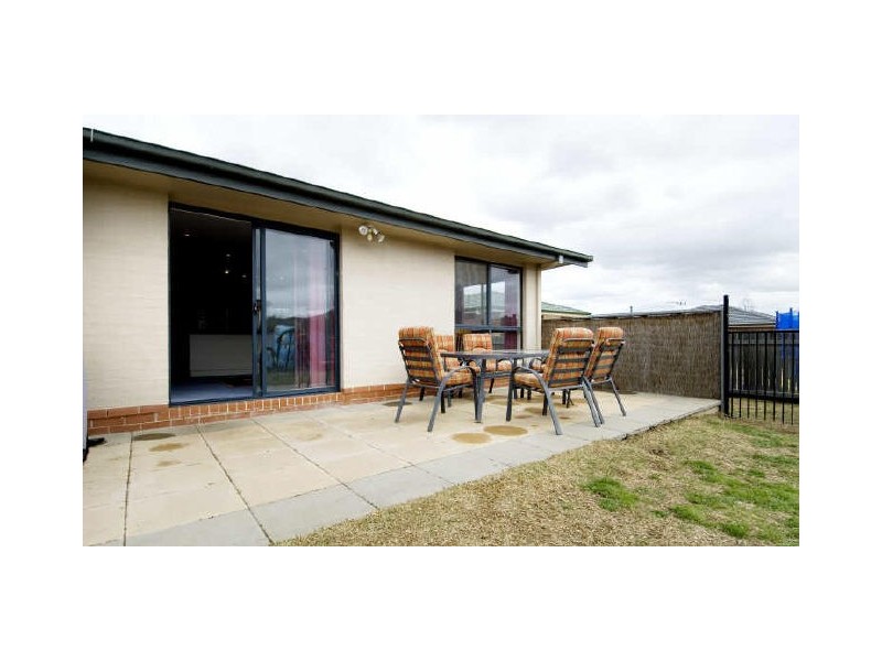 10 Fairlight Street, Dunlop ACT 2615