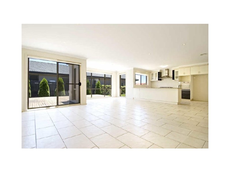 21 Strayleaf Crescent, Gungahlin ACT 2912