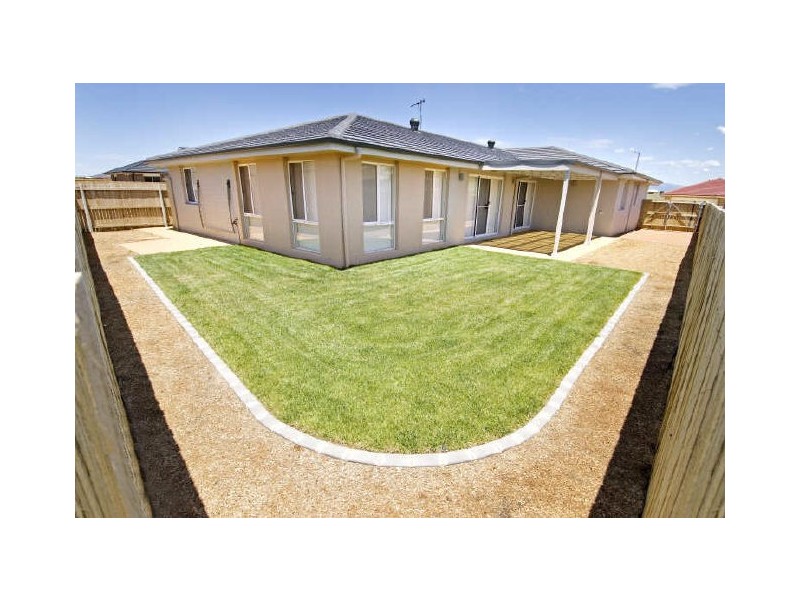 18 Clendinnen Street, Dunlop ACT 2615
