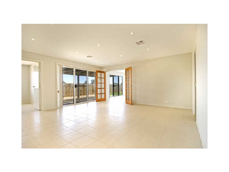 18 Clendinnen Street, Dunlop ACT 2615