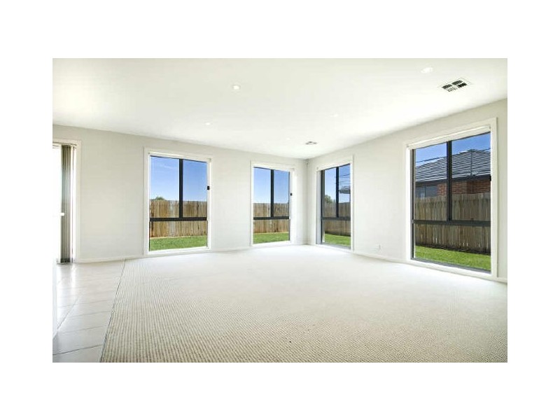 18 Clendinnen Street, Dunlop ACT 2615