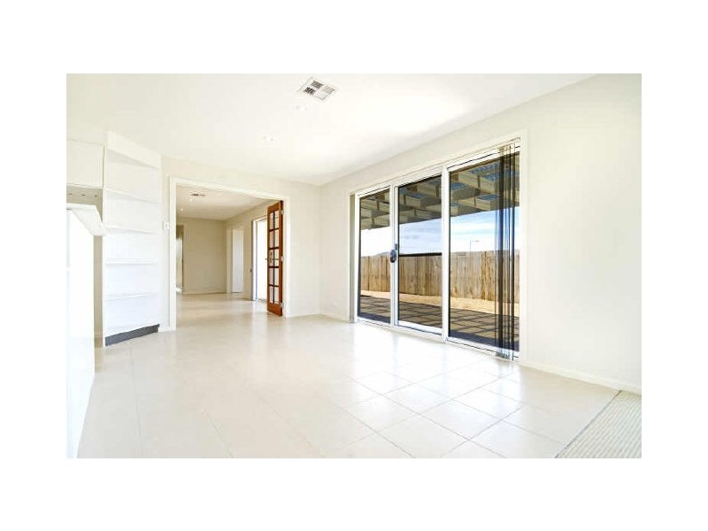 18 Clendinnen Street, Dunlop ACT 2615