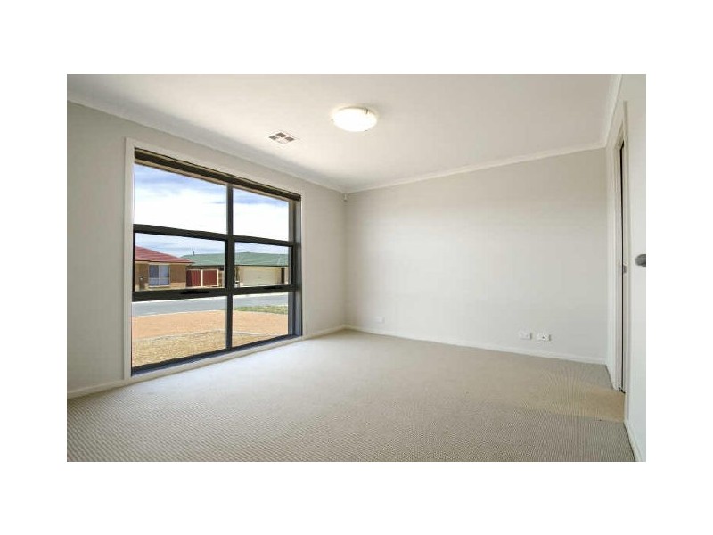 18 Clendinnen Street, Dunlop ACT 2615