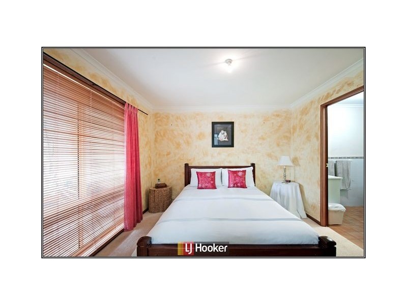 8 Lingiari Court, Ngunnawal ACT 2913