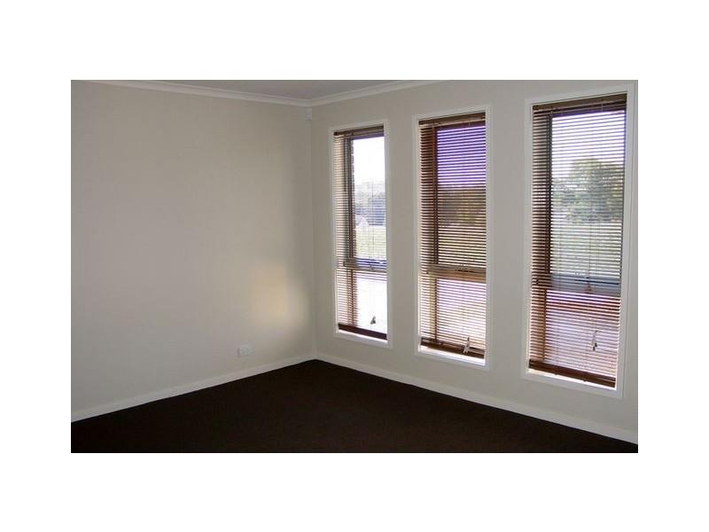 33 Jean MacNamara Street, Macgregor ACT 2615