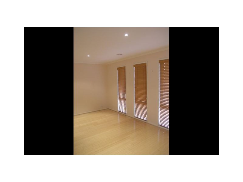 16 Helen Leonard Crescent, Forde ACT 2914