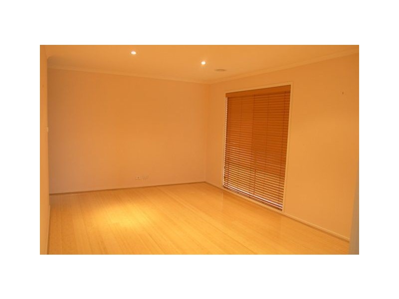 16 Helen Leonard Crescent, Forde ACT 2914