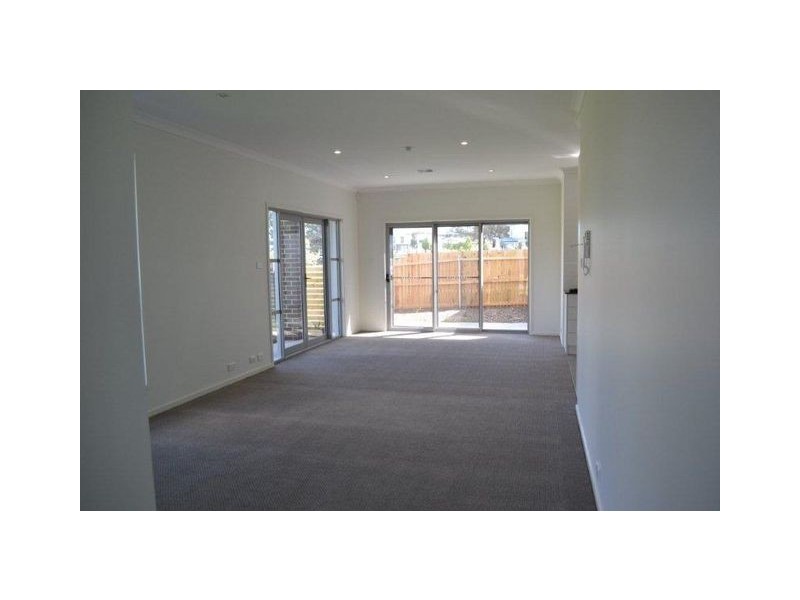 1/11 Dickins Street, Forde ACT 2914