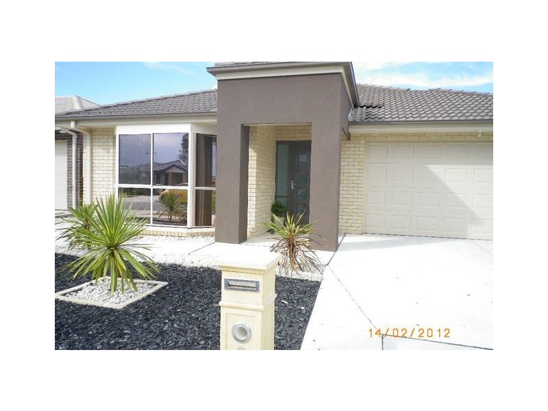 6 Joan Long Street, Franklin ACT 2913