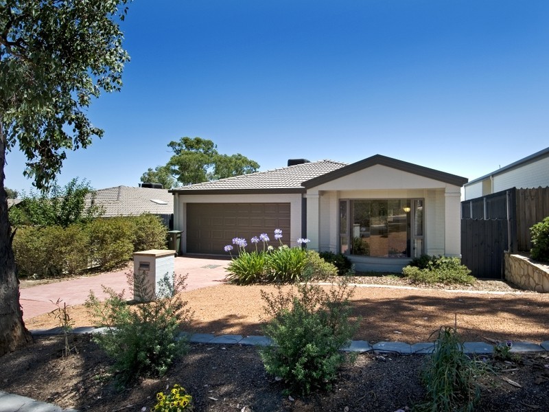 8 Lind Close, Fraser ACT 2615