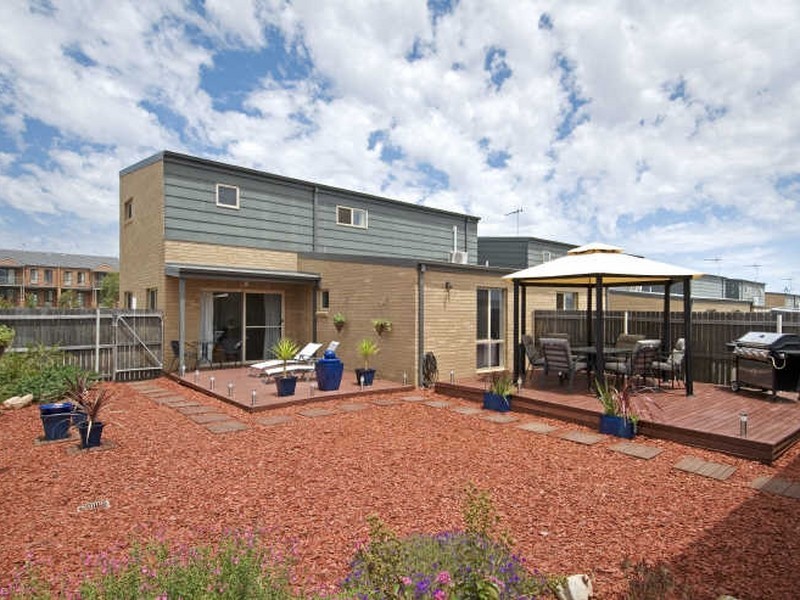 325 Anthony Rolfe Avenue, Gungahlin ACT 2912