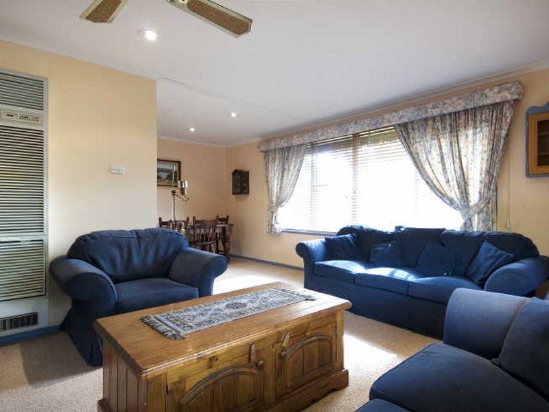 8 Lindrum Crescent, Holt ACT 2615