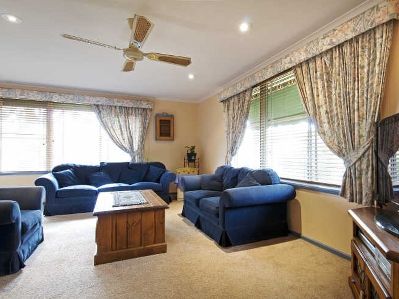 8 Lindrum Crescent, Holt ACT 2615