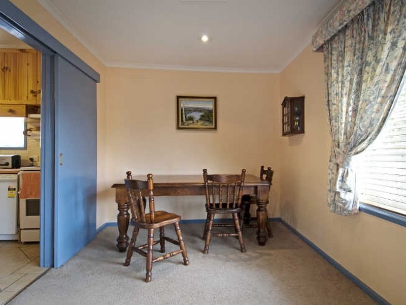 8 Lindrum Crescent, Holt ACT 2615