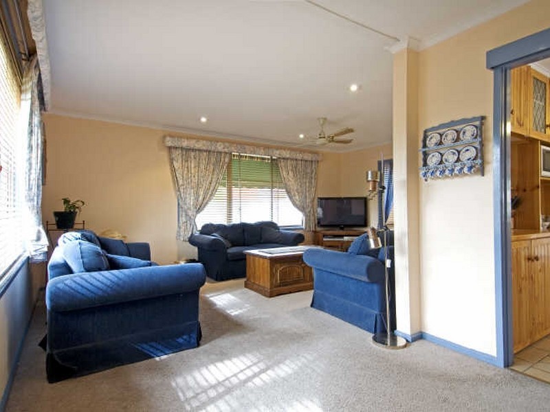 8 Lindrum Crescent, Holt ACT 2615