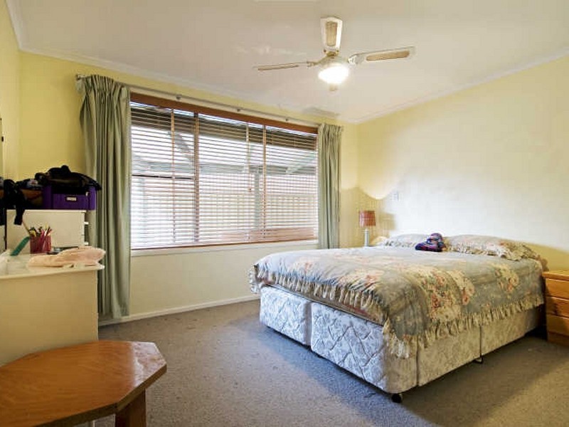 8 Lindrum Crescent, Holt ACT 2615