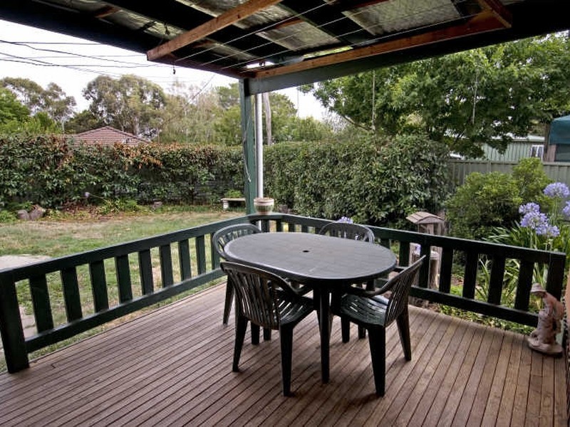 8 Lindrum Crescent, Holt ACT 2615