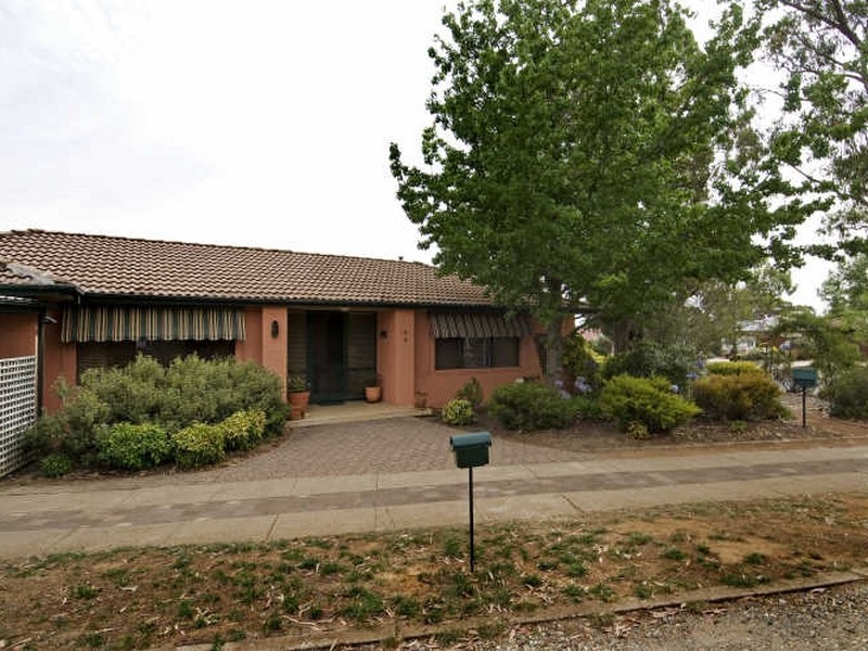 8 Lindrum Crescent, Holt ACT 2615