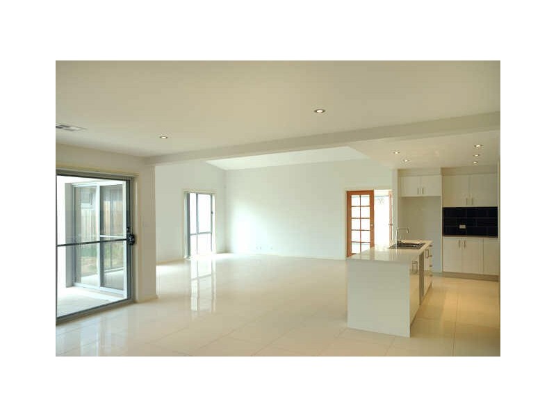 2 Allnutt Crescent, Forde ACT 2914