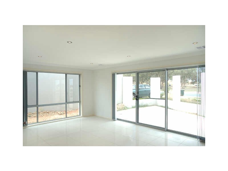 2 Allnutt Crescent, Forde ACT 2914