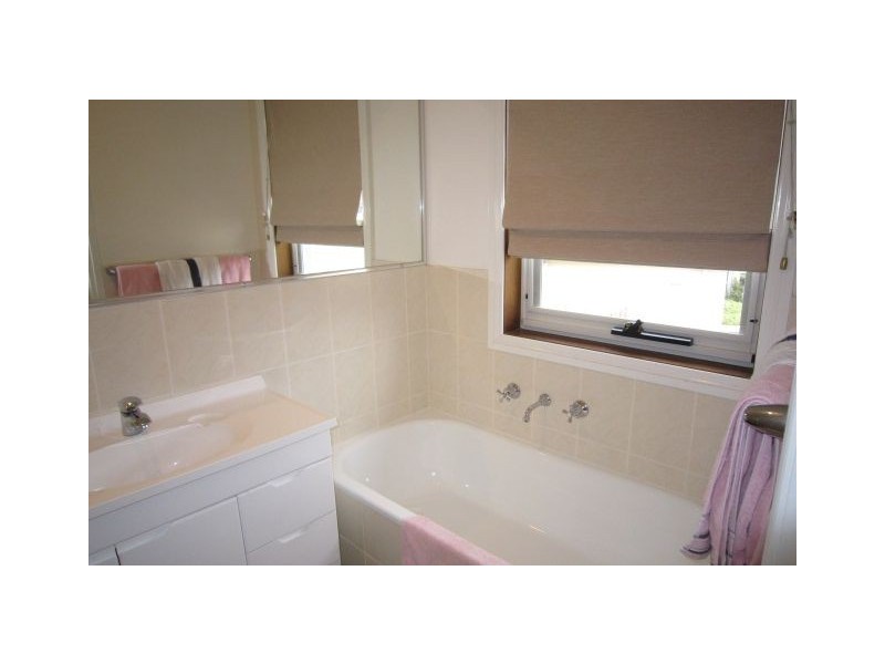 9 Hutcheon Place, Nicholls ACT 2913