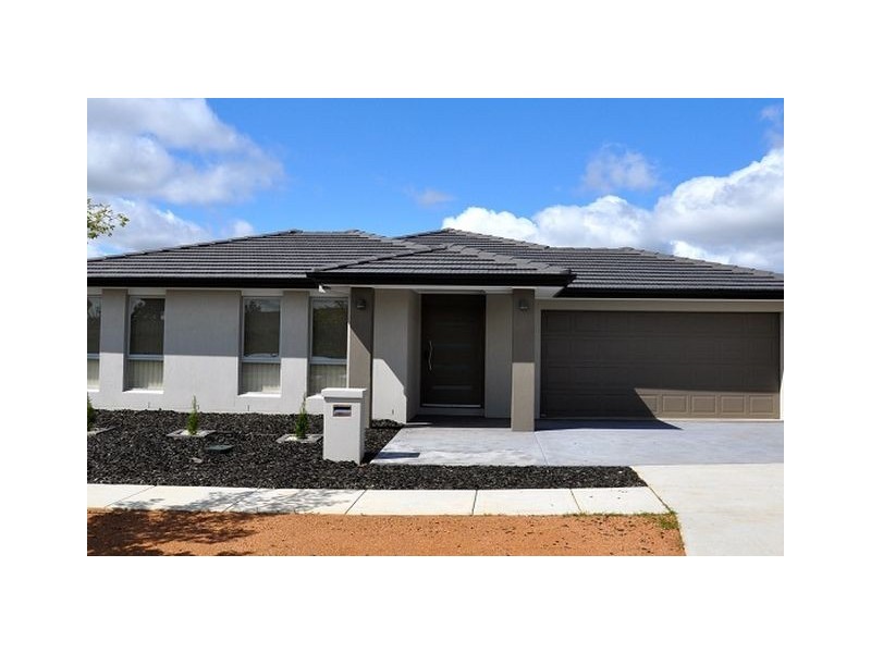 12 Nina Murdoch Crescent, Franklin ACT 2913
