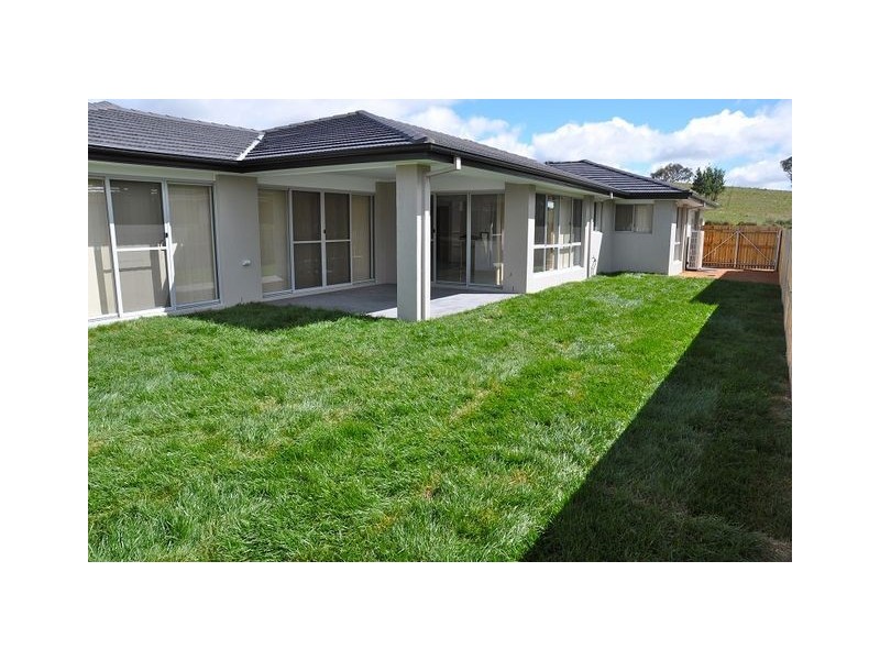 12 Nina Murdoch Crescent, Franklin ACT 2913