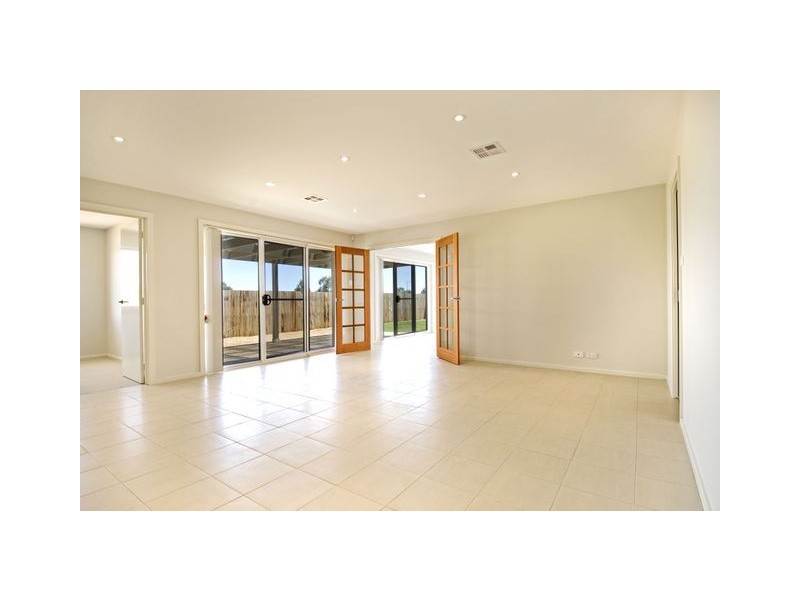 18 Clendinnen Street, Dunlop ACT 2615