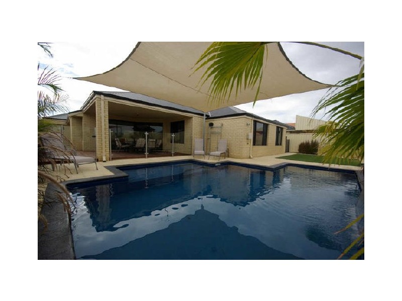 20 Lenihan Corner, Wattle Grove WA 6107