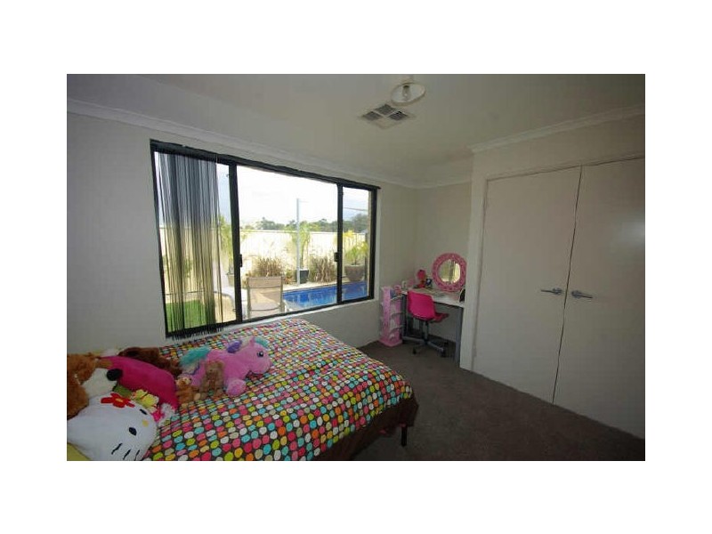 20 Lenihan Corner, Wattle Grove WA 6107